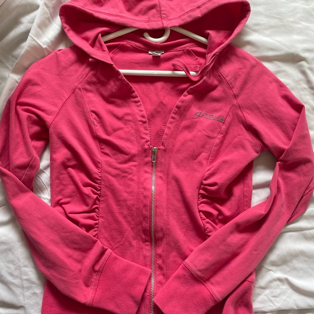 HOT PINK 2008 GUESS SWEATER..💗🎀